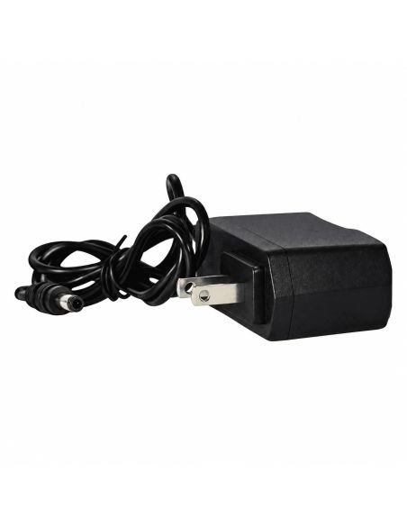 Adaptador SAT 12V 2A de perfil: cuerpo negro, pines planos y cable enrollado